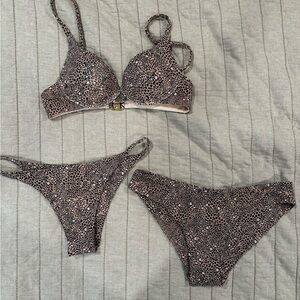 KULANI KINIS Misha Bikini Set with One Top and Two Bottoms Size Medium